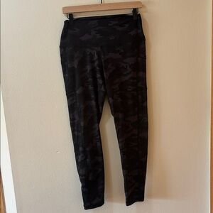 Colorfulkoala Black Camouflage Leggings